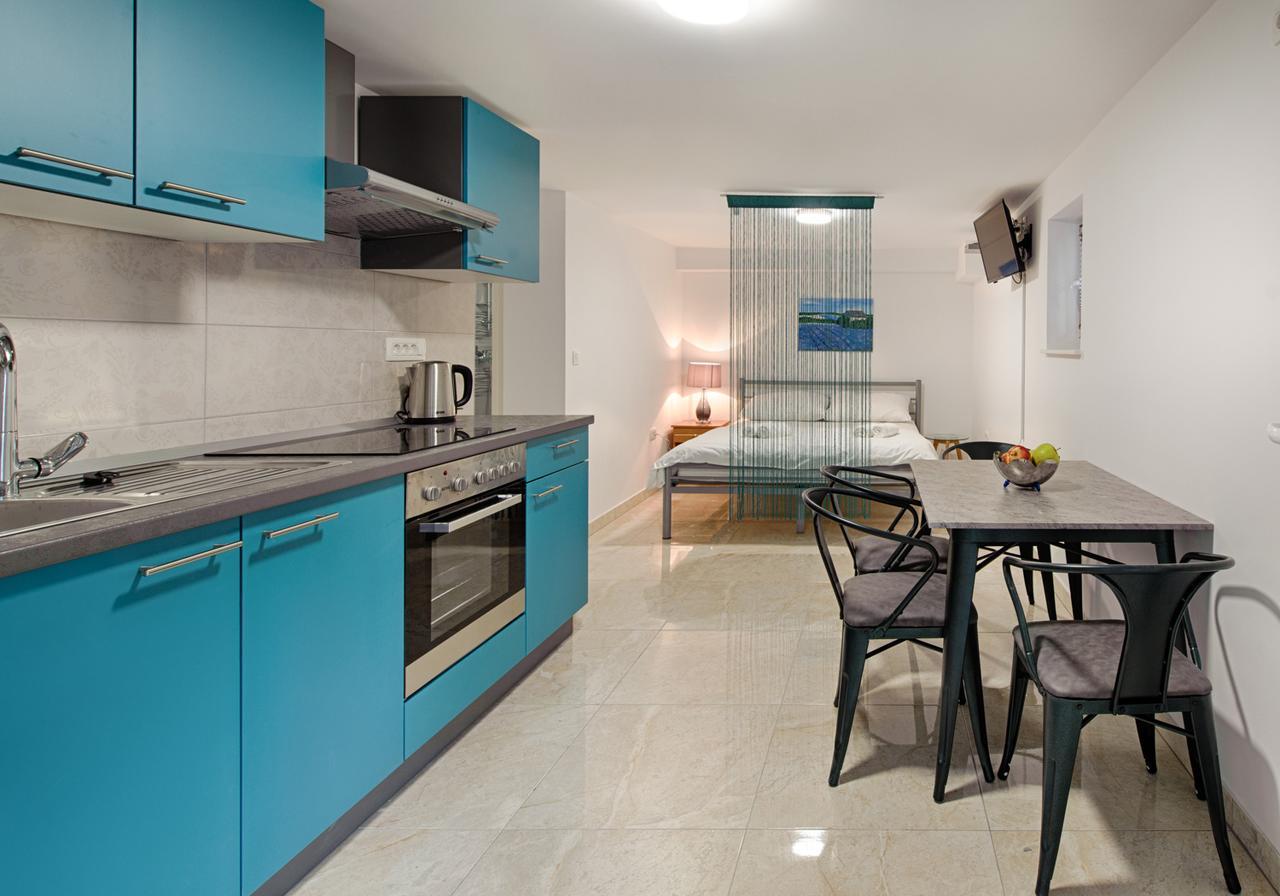 Cezar Luxury Apartment Omiš Esterno foto