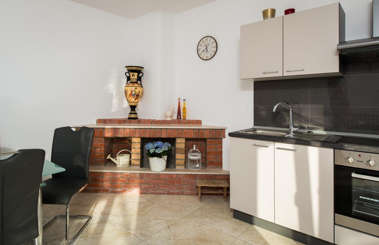Cezar Luxury Apartment Omiš Esterno foto