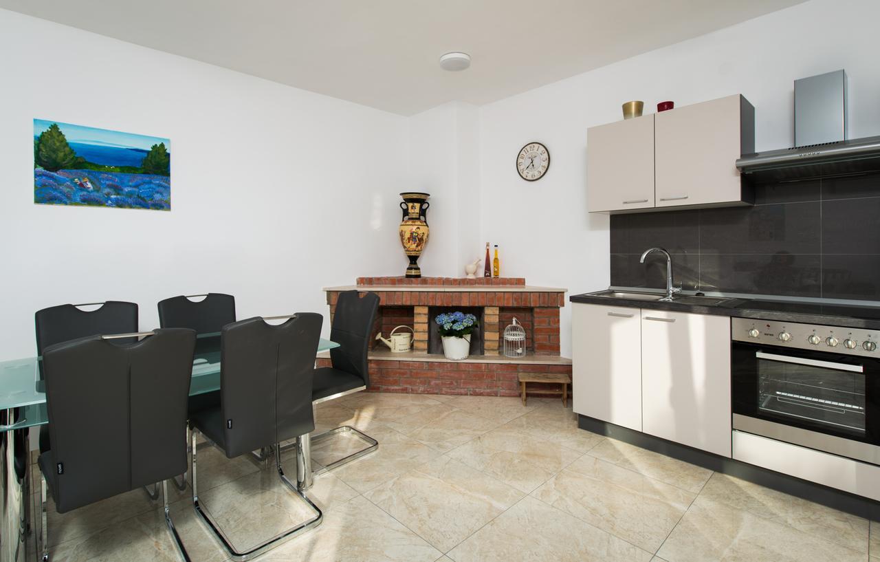 Cezar Luxury Apartment Omiš Esterno foto
