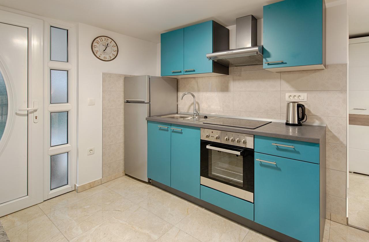 Cezar Luxury Apartment Omiš Esterno foto