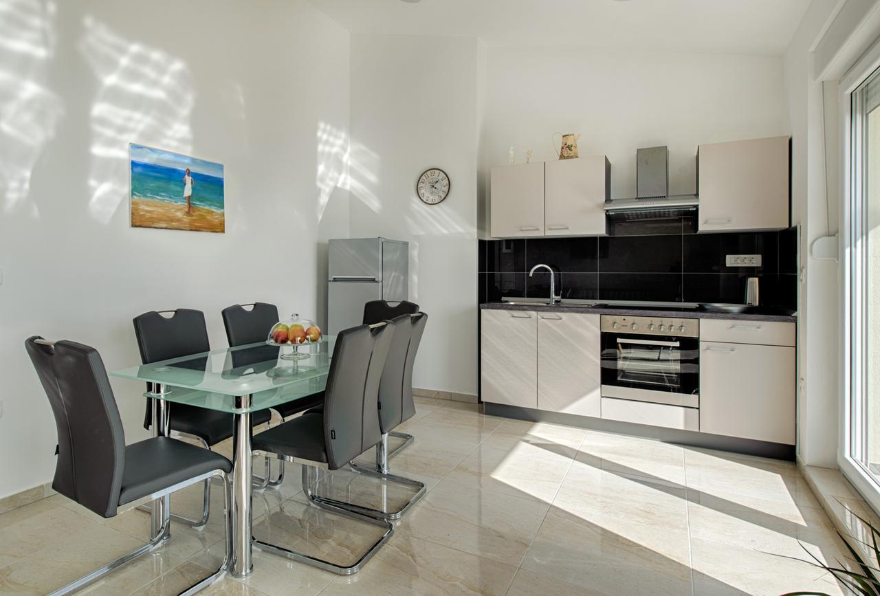 Cezar Luxury Apartment Omiš Esterno foto
