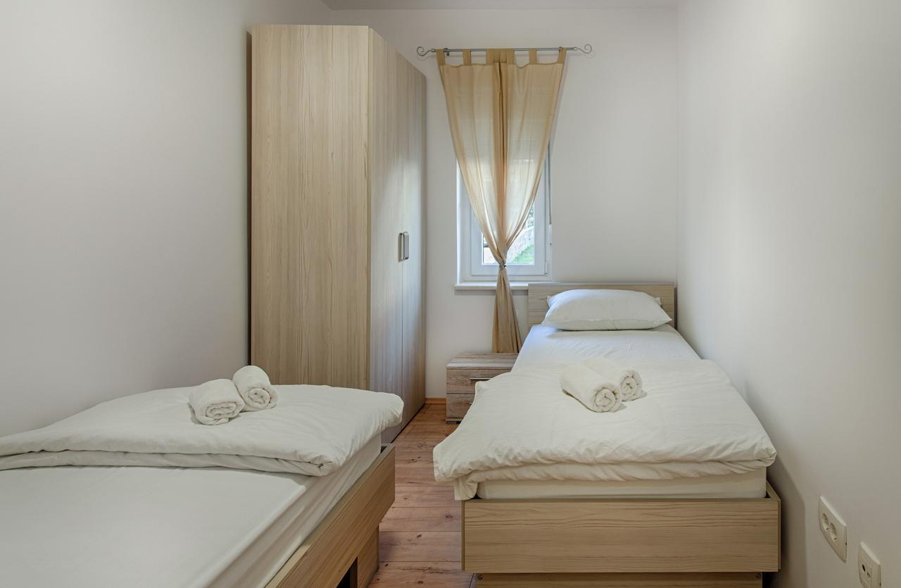 Cezar Luxury Apartment Omiš Esterno foto
