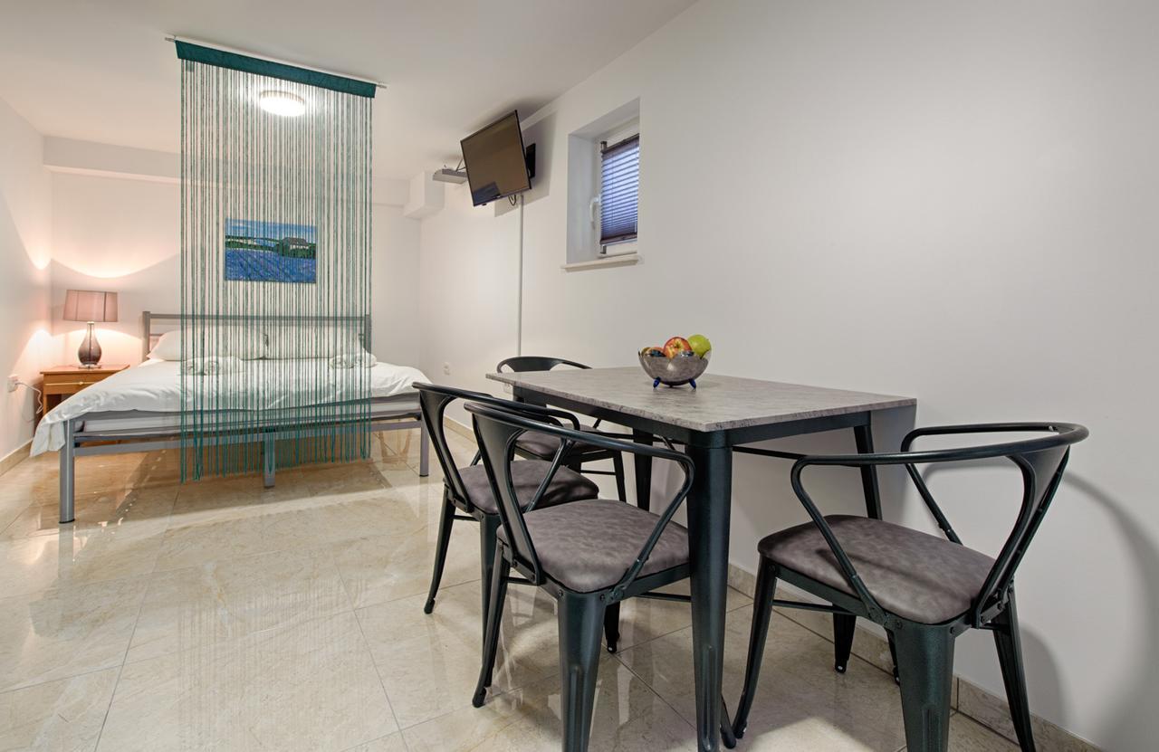 Cezar Luxury Apartment Omiš Esterno foto