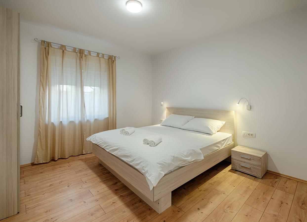 Cezar Luxury Apartment Omiš Esterno foto