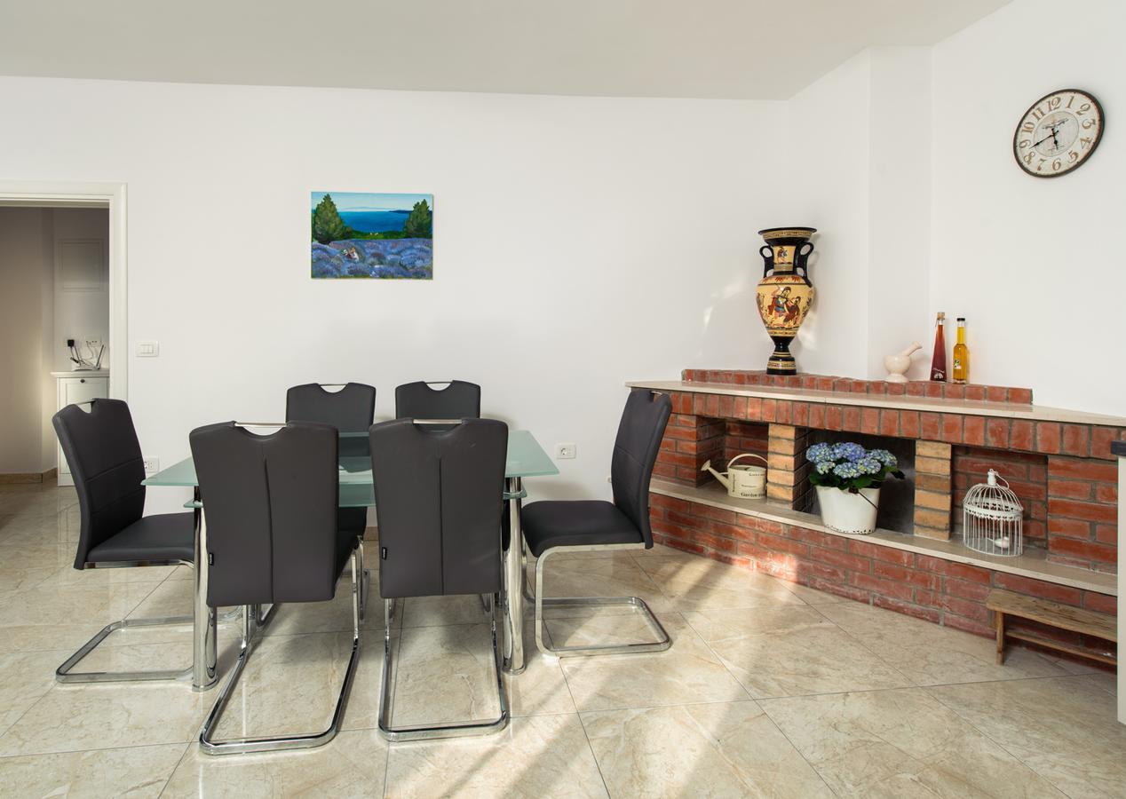 Cezar Luxury Apartment Omiš Esterno foto