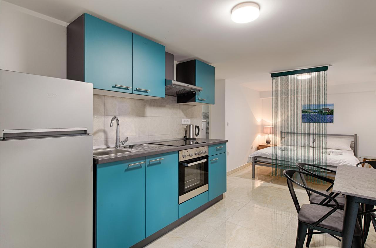 Cezar Luxury Apartment Omiš Esterno foto